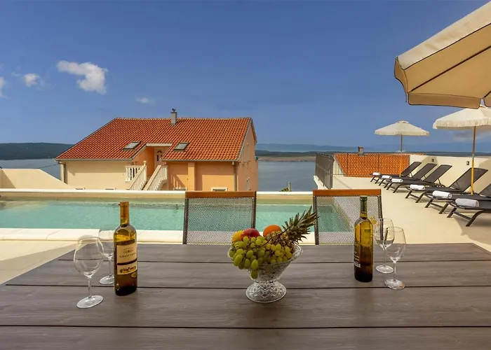 1 Bedroom Awesome In Case de vacanță Dramalj