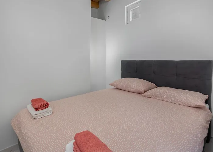 1 Bedroom Awesome In Case de vacanță Dramalj