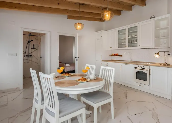 1 Bedroom Awesome In *
